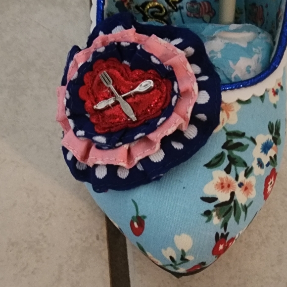 Irregular Choice Limited edition Alice in Wonderland shoes - Picture 8 of 13